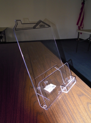 Brochure Stand House shape