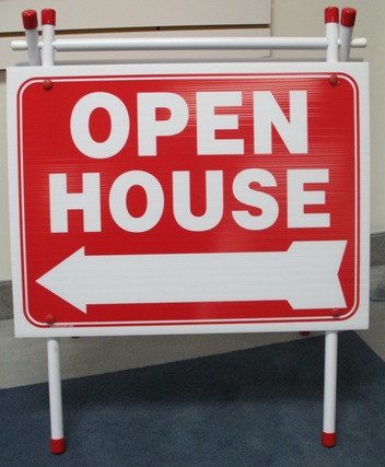 PVC A Frame Open House Red